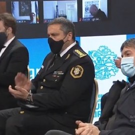 Kicillof anunció la equiparación salarial de 39.521 oficiales de Policía: cobrarán 44 mil pesos