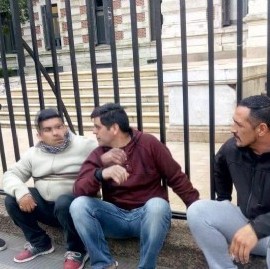 Penitenciarios encadenados por despidos: el Gobierno se comprometió a revisar sus legajos