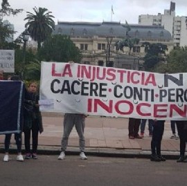 Esposas de policías condenados a perpetua creen que la Asociación Miguel Bru presionó a la Justicia