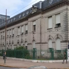 Un niño de 5to grado del Normal 1 de La Plata fue con un cuchillo y en el patio amenazó a uno de 6to