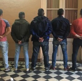 La foto de los siete policías presos por la Masacre de San Miguel del Monte: ¿Una puesta en escena?