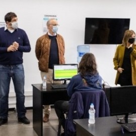 UNLP: Kicillof visitó el Centro de Telellamadas de seguimiento a contactos estrechos de COVID-19