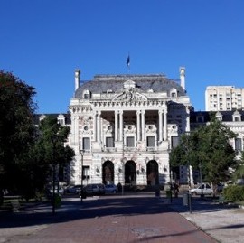 Con avances y retrocesos, el Gobierno bonaerense confirmó a su Director de Asuntos Legislativos