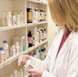Vidal firmó el decreto que regula los honorarios y aranceles de farmacéuticos bonaerenses