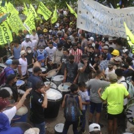 Autoconvocatoria de delegados y trabajadores de la UOCRA que dicen "No al Cambio" de interventores