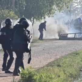 "Cuando asistas sin inmutarte a un desalojo ya formas parte del enemigo"