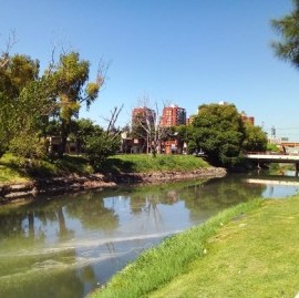 La Autoridad del Agua explicó qué pasó con el incidente de coloración en el Arroyo Sarandí