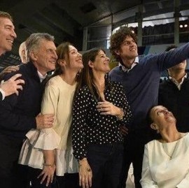 Michetti, además de quedar políticamente relegada, es el símbolo de la "no inclusión" en una selfie