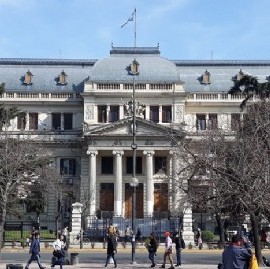 Gastos en Legislatura: Mosca prestó la residencia oficial a Massa para almorzar con sus legisladores