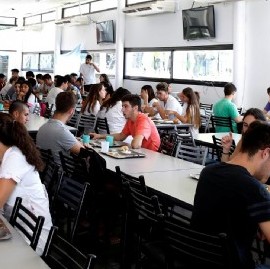 El Comedor Universitario platense abrió sus puertas este lunes y vendió 3.400 tickets a 30 pesos