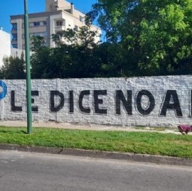 Con pintadas en el Conurbano, el peronismo salió a decirle "NO a Macri"