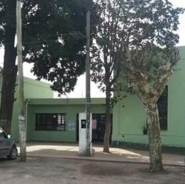 Abrazo solidario a escuela de Arturo Seguí: cortaron el gas por una pérdida y siguen sin arreglarla