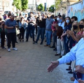 El peronismo de La Plata homenajeó a Kirchner con el lema "Néstor es Unidad"