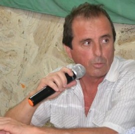 Aclaración de un gremialista de Berisso por el supuesto beneficio de su hija en plan de viviendas