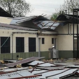 La Escuela N° 10 de Guernica sufrió este viernes los efectos devastadores del temporal