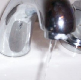 La Plata: en plena Pandemia, todavía hay vecinos que padecen la baja presión o falta de agua