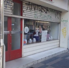 La Plata: persianas a medio abrir, recurso de comerciantes que desafían la cuarentena obligatoria