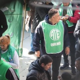 Lanús: durante una marcha de municipales ingresaron por la fuerza a la sede de Gobierno