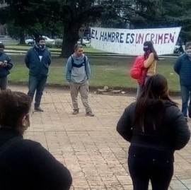 La Asamblea Ollas Populares reclamó alimentos al gobierno municipal de La Plata