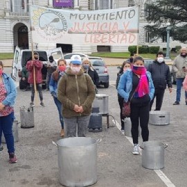 La Plata: desbordados y sin ser escuchados, referentes de comedores populares hicieron un "Ollazo"