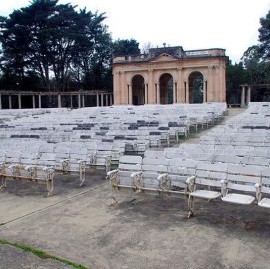 Por "Improcedente": rechazo del Gobierno de Kicillof a la pretensión de Garro por el Teatro del Lago