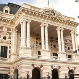 Sin su propia Ley y ante la emergencia, Kicillof formalizó la prórroga del Presupuesto 2019