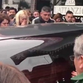 Dolor: Despidieron los restos de la vicedirectora y el portero muertos en la escuela de Moreno