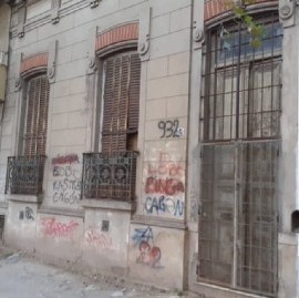 La Plata: en plena zona de dengue y pese a las denuncias vecinales, la Municipalidad no fumiga