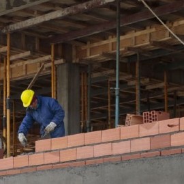 Empresarios, profesionales y comerciantes de La Plata reclaman por la continuidad de obras privadas