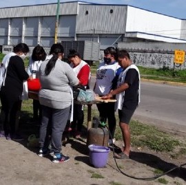 Ollas Populares en La Plata: fuerte despliegue de la CTA Autónoma en la localidad de Abasto