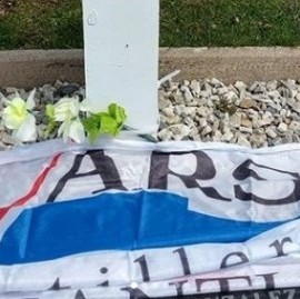 Islas Malvinas: Una bandera del Astillero Río Santiago llegó al cementerio argentino de Darwin