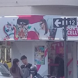Policía local se hizo el "pillo" mientras cumplía labores de custodia y fue escrachado