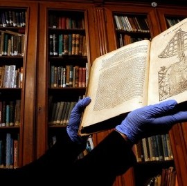 La UNLP puso a disposición del mundo la obra maestra de Isaac Newton