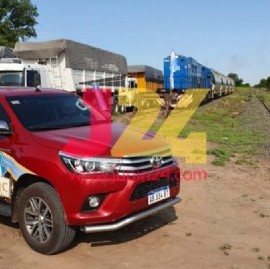 Camioneros dicen que "por culpa del tren" tienen menos trabajo: impiden su partida en Junín