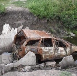 El colmo: en La Plata bloquearon el desagüe de un canal con un auto