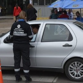 Remiseros platenses aseguran que la administración Garro reconoció fraude con las habilitaciones