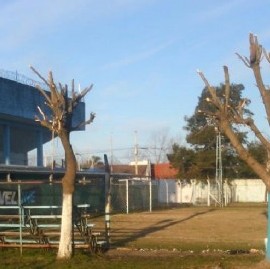 Flamante gestión comenzó a reparar el estadio del Club Villa San Carlos de Berisso