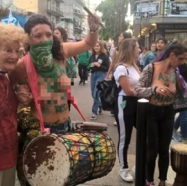 Mimí: con sus 92 años a cuesta, marchó para reclamar por la igualdad de derechos de las mujeres
