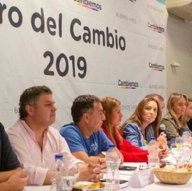 La gobernadora Vidal y Lucas Delfino apuntalaron el trabajo de referentes en el "Foro del Cambio"