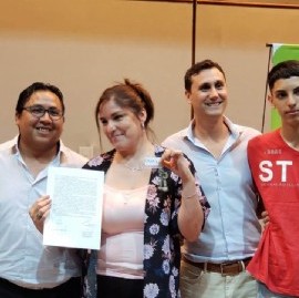 El concejal Delfino, en entrega de viviendas en Hurlingham 	y en inicio de obras junto a Valenzuela