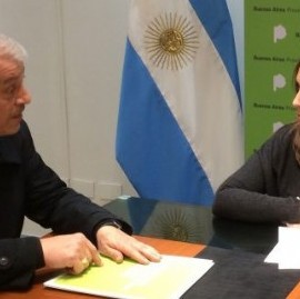 Vidal sigue con buenas señales a los católicos: firmó un plan de obras con un obispo cercano al Papa