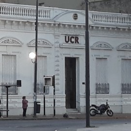 En medio de homenajes por el 10° aniversario de la muerte de Alfonsín, la UCR muestra diferencias