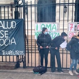 Prestadores de salud volvieron a reclamar por pagos adeudados frente a la Gobernación bonaerense