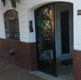 Muerte y dudas en un geriátrico de Berisso: no había médicos y la dueña se hizo pasar por encargada