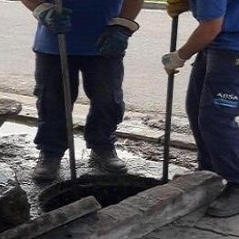Siguen los boicots hidráulicos en La Plata: ahora, los descubrieron técnicos de Aguas Bonaerenses
