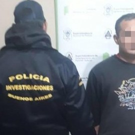 Iba a patear un penal, pero fue detenido por policías vestidos como jugadores de fútbol