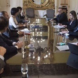 Con un nuevo récord de 27.001 contagios de Coronavirus, el Gobierno se reúne de urgencia