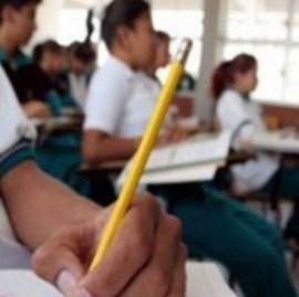 Piden garantizar la continuidad educativa a alumnos afectados por la crisis económica