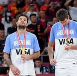Es noticia: una Selección Argentina perdió una final y sus jugadores no se quitaron las medallas