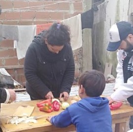 Jóvenes justicialistas comenzaron con la olla popular "Barrio por Barrio" en la ciudad de La Plata